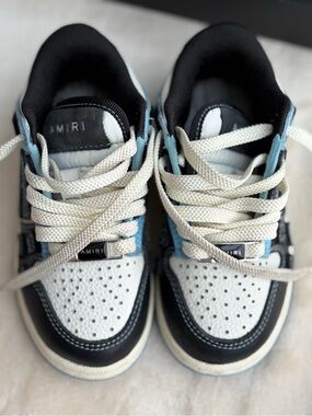 AMIRI Kids Low-Top Sneakers in White, Black & Light Blue